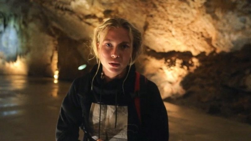 Українка 2,5 кілометра блукала крижаним підземеллям