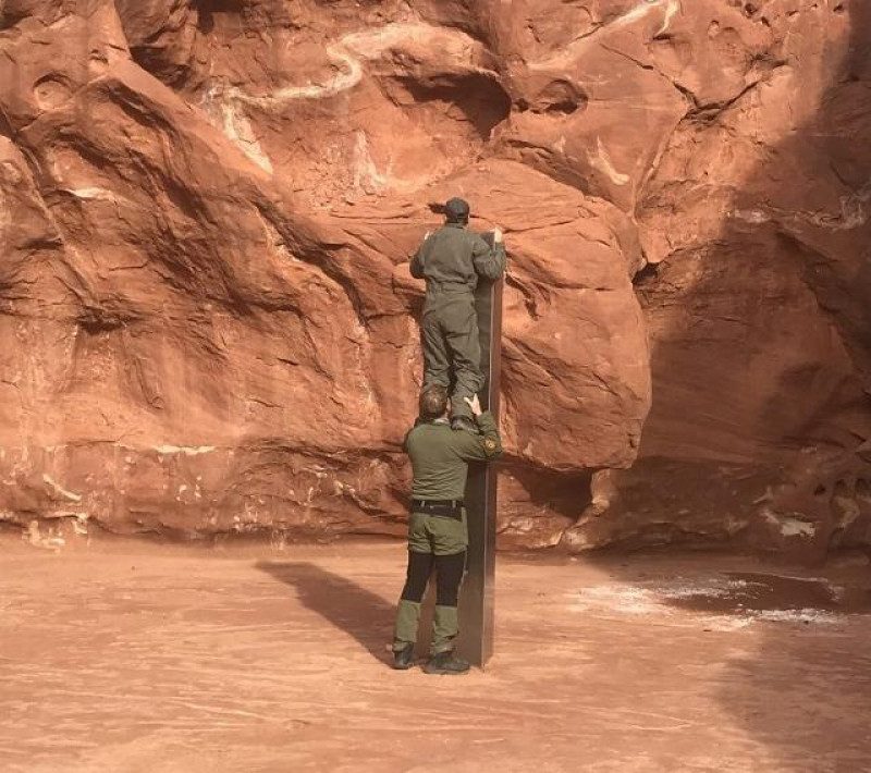 Как в фильме про инопланетян: в пустыне США власти обнаружили загадочный объект