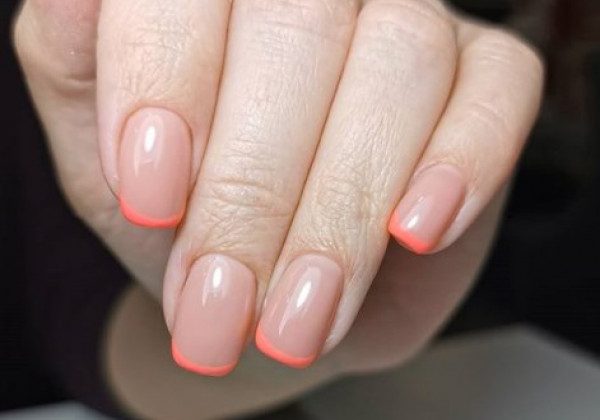 Модный нюдовый маникюр осень 2020