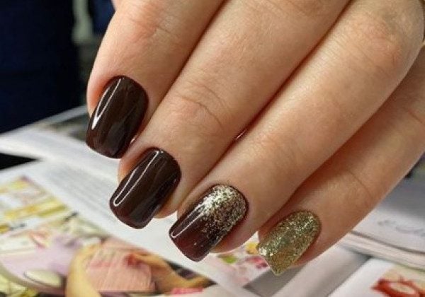 Шоколадный маникюр осень 2020