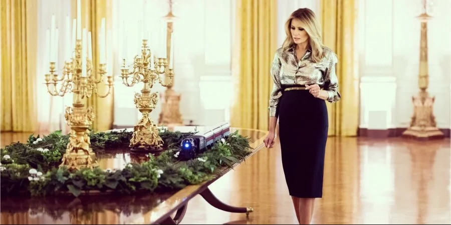 Мелания Трамп патриотично украсила Белый дом к Рождеству: фоторепортаж