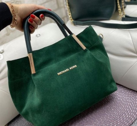 Модные замшевые сумки зима 2021 / Instagram Модные замшевые сумки зима 2021 / Instagram 