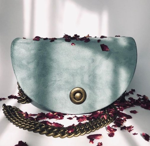 Модные замшевые сумки зима 2021 / Instagram Модные замшевые сумки зима 2021 / Instagram 