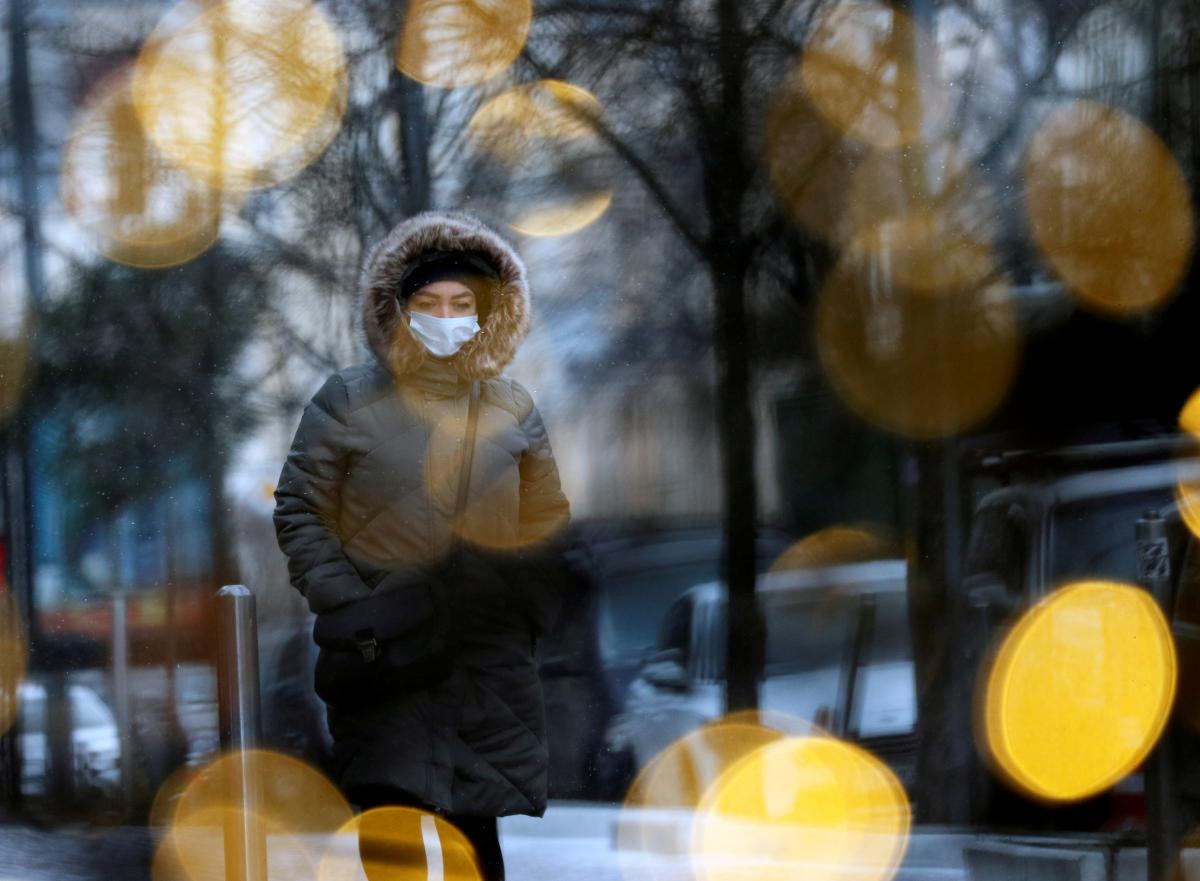 Смертельный антирекорд: коронавирус в Украине убил за сутки почти 300 человек