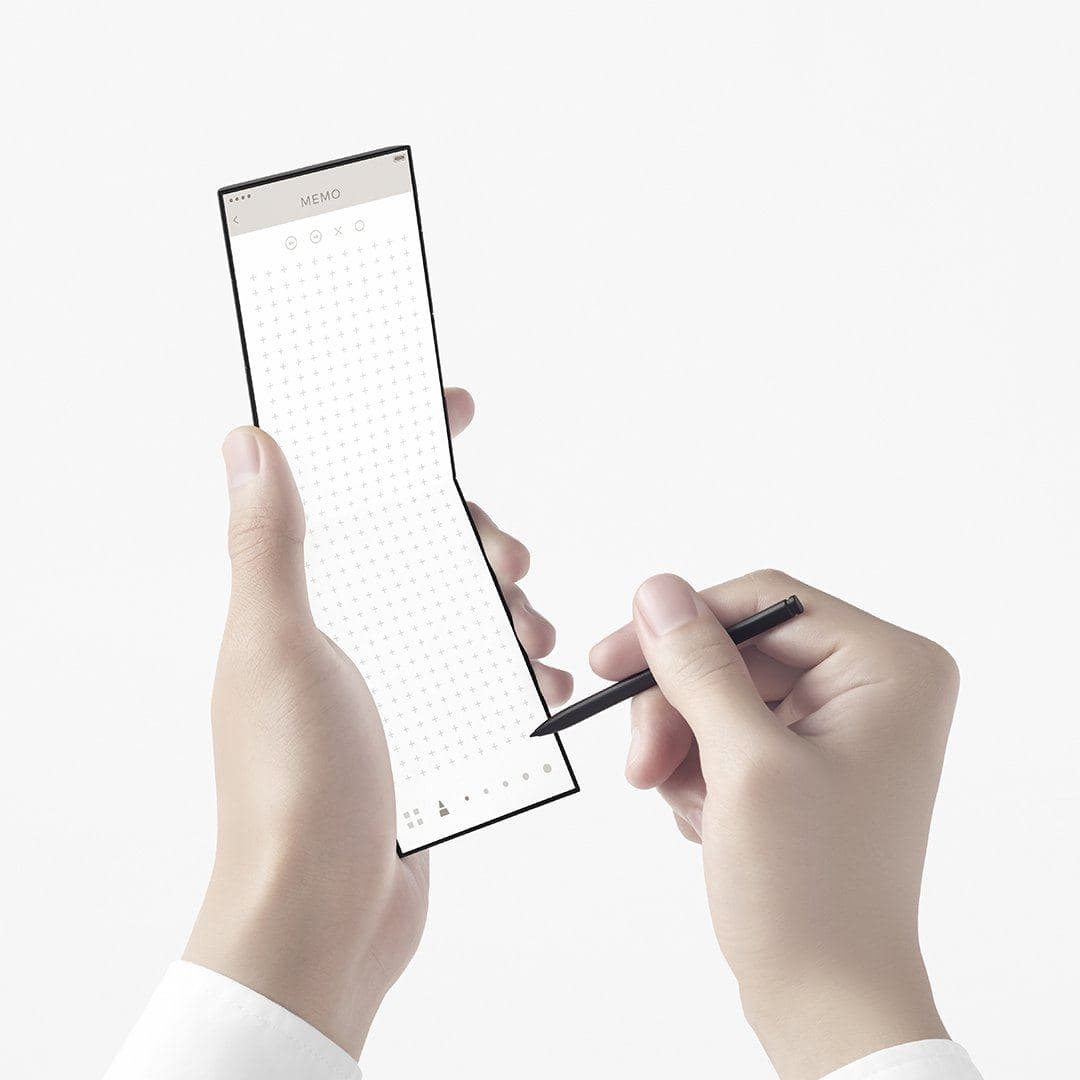 Компанія Oppo показала незвичний складаний смартфон: він завбільшки з кредитну картку Компанія Oppo показала незвичний складаний смартфон: він завбільшки з кредитну картку