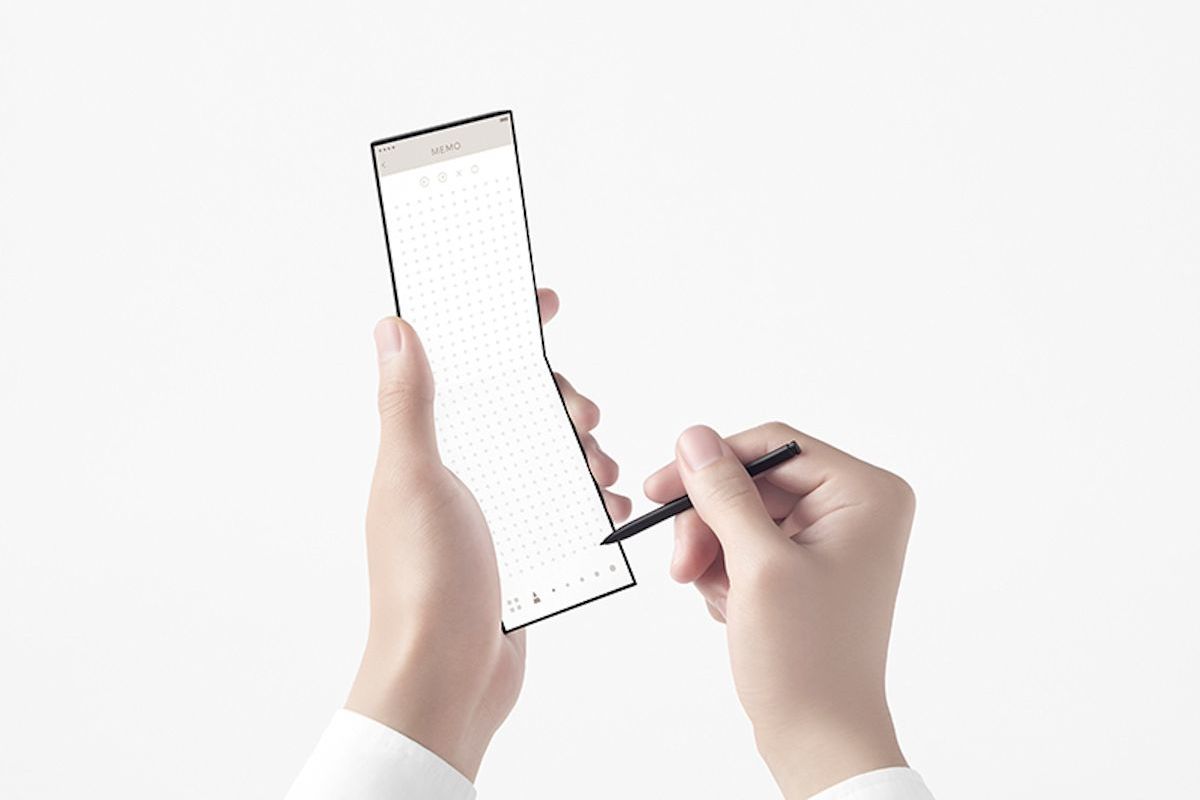 Компания Oppo представила концептуальный складной смартфон: он величиной с кредитную карту