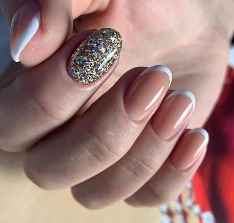 Новорічний французький манікюр 2021