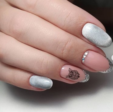 Новорічний французький манікюр 2021