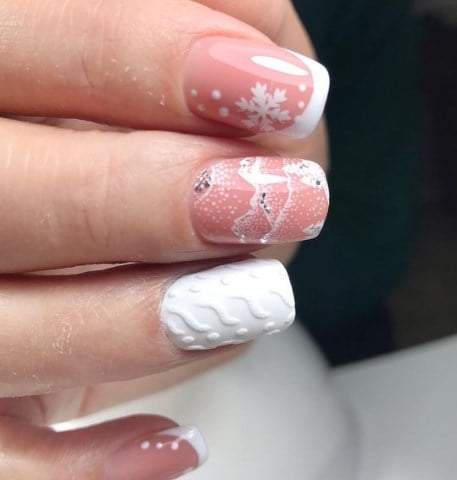 Новорічний французький манікюр 2021