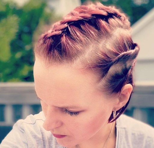 Модные косички на короткие волосы / Instagram