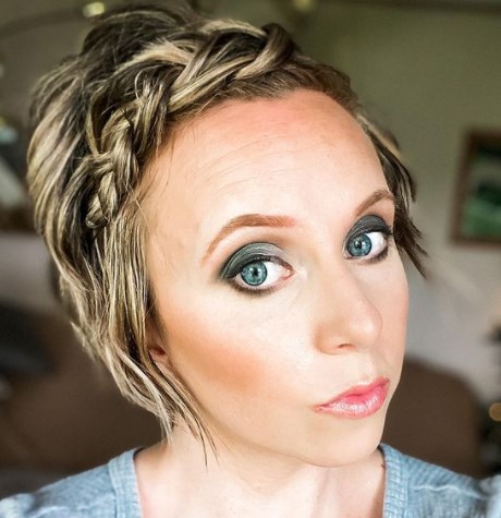 Модні кіски на коротке волосся