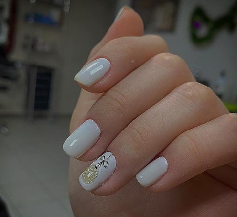 Білий манікюр на Новий рік 2021 Білий манікюр на Новий рік 2021