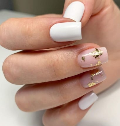 Білий манікюр на Новий рік 2021 Білий манікюр на Новий рік 2021