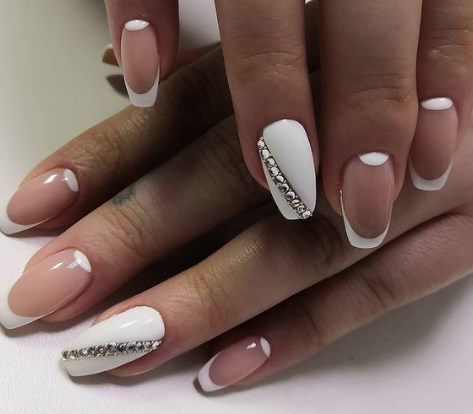 Білий манікюр на Новий рік 2021 Білий манікюр на Новий рік 2021