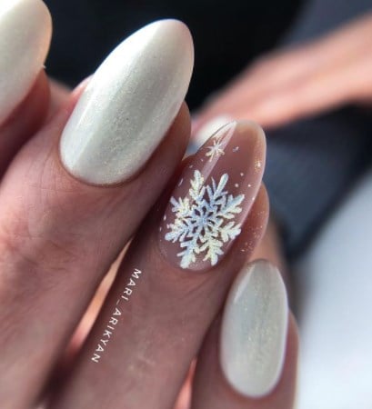 Білий манікюр на Новий рік 2021 Білий манікюр на Новий рік 2021