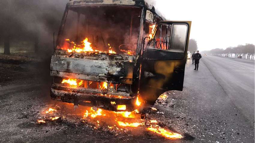 В Днепре загорелась маршрутка с пассажирами: опубликовано видео