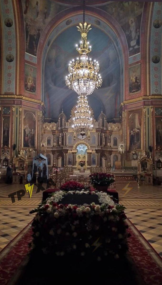 ​Тело Кернеса доставили в собор для отпевания​: как будут хоронить мэра Харькова