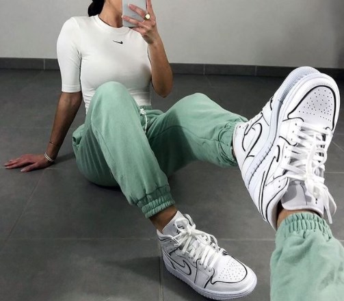 Модні кросівки 2021 Модні кросівки 2021