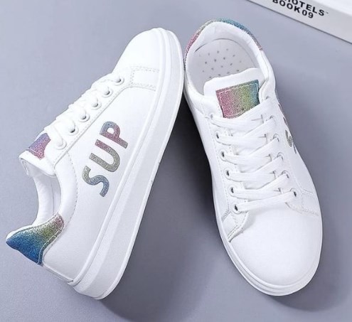 Модні кросівки 2021 Модні кросівки 2021