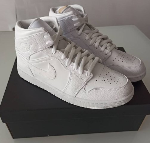 Модні кросівки 2021 Модні кросівки 2021