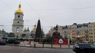 На главной елке страны вместо шляпы появилась звезда / Фото: t.me/stranaua На главной елке страны вместо шляпы появилась звезда / Фото: t.me/stranaua