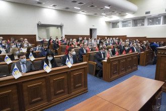 Надбавки учителям и доплаты врачам в Киеве могут отменить / фото УНИАН, Андрей Скакодуб Надбавки учителям и доплаты врачам в Киеве могут отменить / фото УНИАН, Андрей Скакодуб