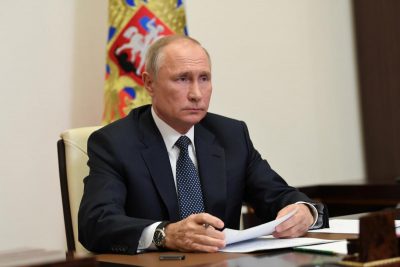 Путин поручил начать масштабную вакцинацию от коронавируса / Reuters