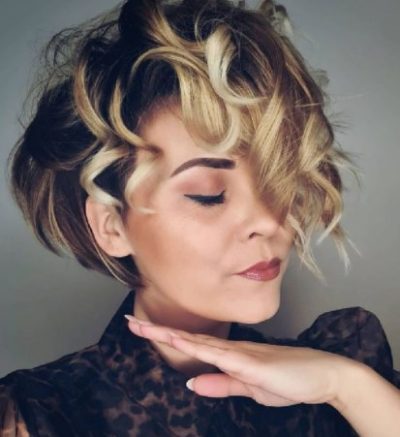 Наймодніші зачіски на Новий рік 2021, щоб сяяти - фото