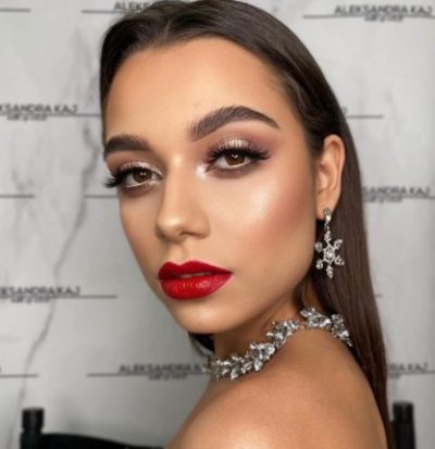 У пошуках натхнення: простий та модний новорічний макіяж 2021 - фото