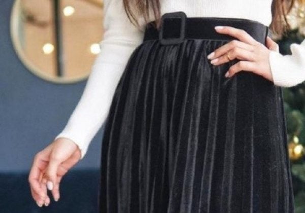 У моду на зиму 2021 увійшли розкішні оксамитові спідниці та сукні - фото