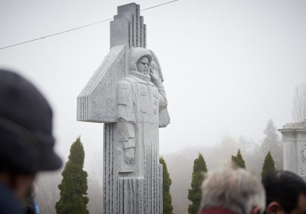 У Києві відкрили пам'ятник українському космонавту Каденюку