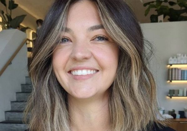 Чарівна стрижка лоб з ефектом омолодження - знахідка для зими 2021: фото