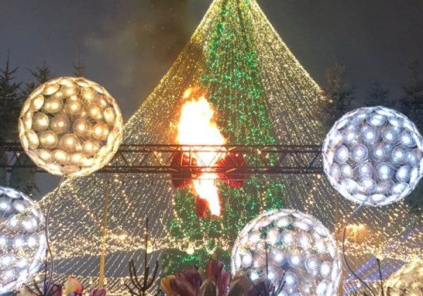 Біля головної ялинки України спалахнула пожежа: стала відома причина