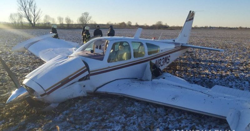 На Киевщине рухнул самолет, есть пострадавшие