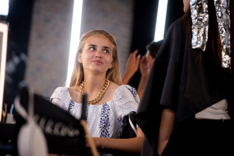 "Я, напевно, вже не встану": учасниця СТМПУ невдало впала на шоу