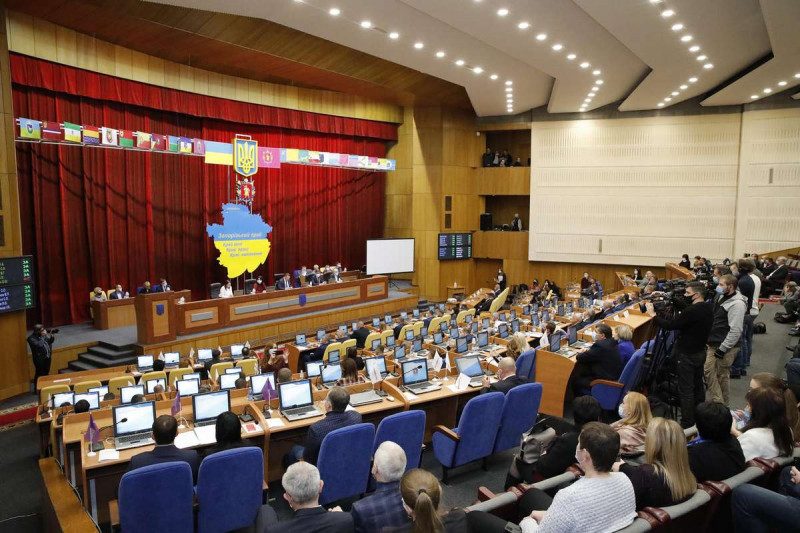 В Запорожье депутаты пошли стенка на стенку во время избрания главы облсовета