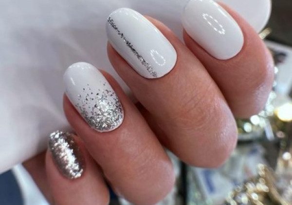 Білий манікюр на Новий рік 2021 Білий манікюр на Новий рік 2021