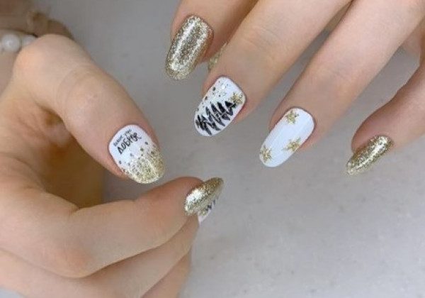 Білий манікюр на Новий рік 2021 Білий манікюр на Новий рік 2021