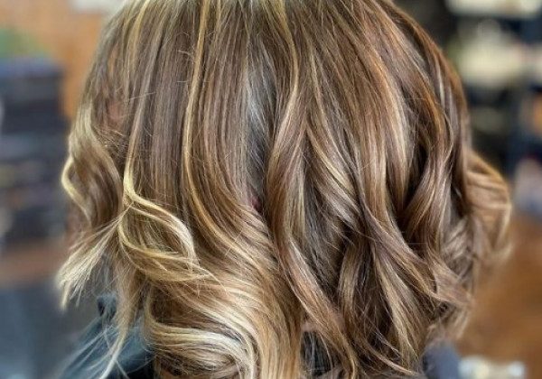 Модные прически на Новый год 2021