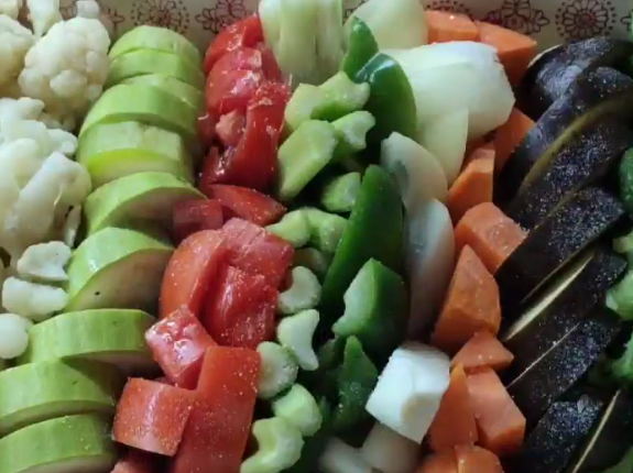 Овощи в духовке запекаются около получаса – Меню на Рождество 