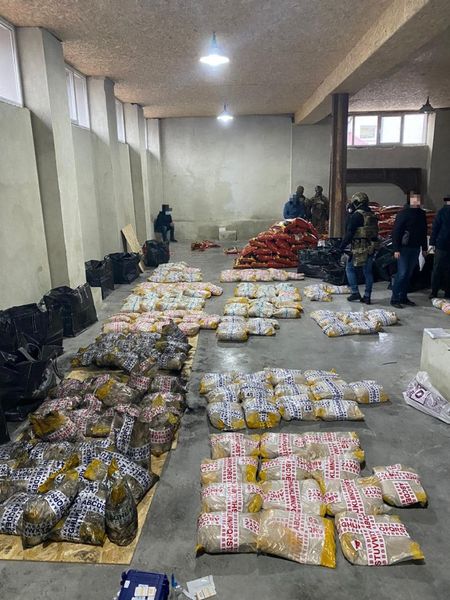 В Україні знайшли тонну героїну