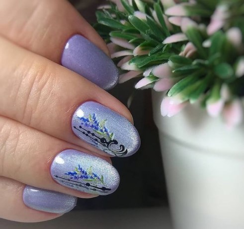 Модный сиреневый маникюр 2021 / Instagram