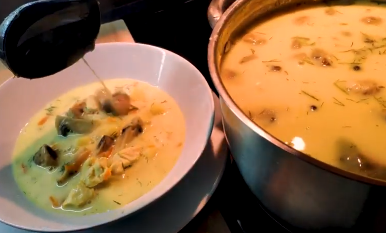 Сырный суп можно быстро приготовить дома