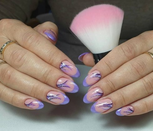 Ліловий манікюр весна-літо 2021