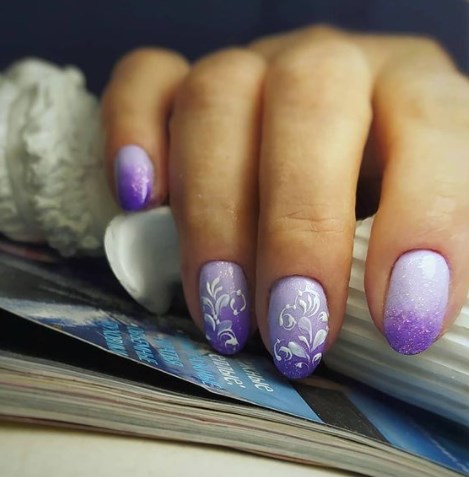Ліловий манікюр весна-літо 2021