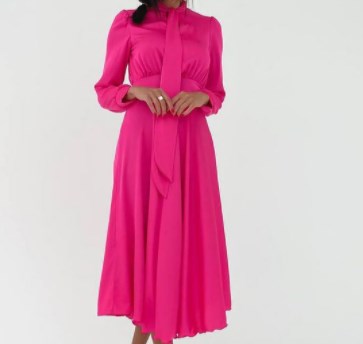Неподражаемые юбки и платья цвета Bubble Gum входят в моду на весну-лето 2021
