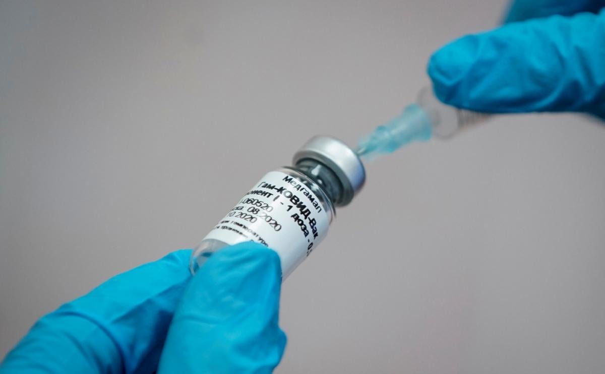 Россия якобы передала оккупантам Донбасса вакцину Спутник V