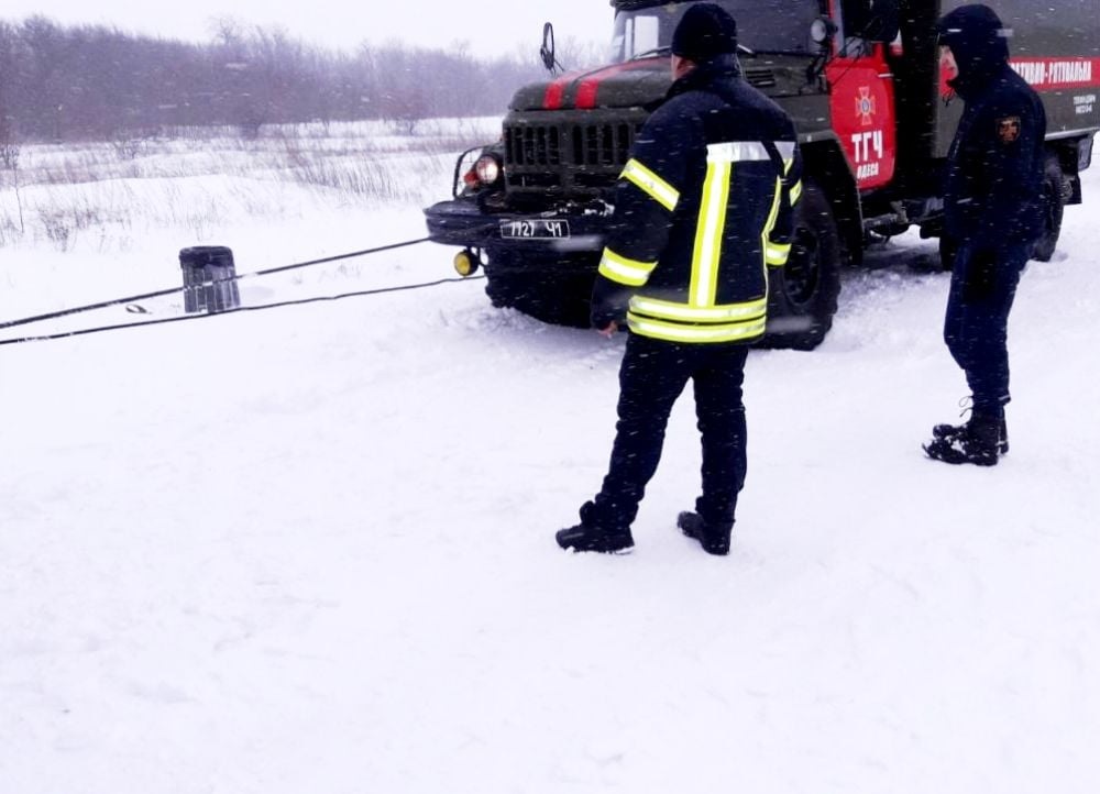 Свирепая стихия: в Одесской области людей вытаскивали из снежного плена