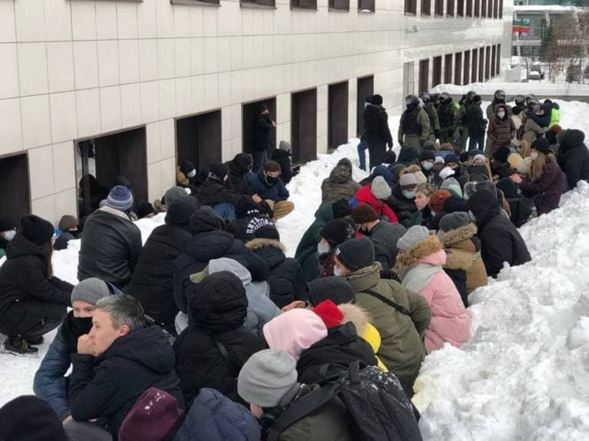 Новости 1 1 2023. Протесты в Казани. Протест в Казани 2021. Протесты в Казани сейчас. Протестующие на снегу в Казани.