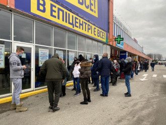 Один из супермаркетов в Киеве был открыт для посетителей / Страна